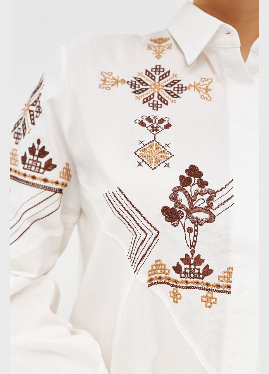 Белая рубашка женская патриотическая с вышивкой белая mkrm4073-4 Modna KAZKA