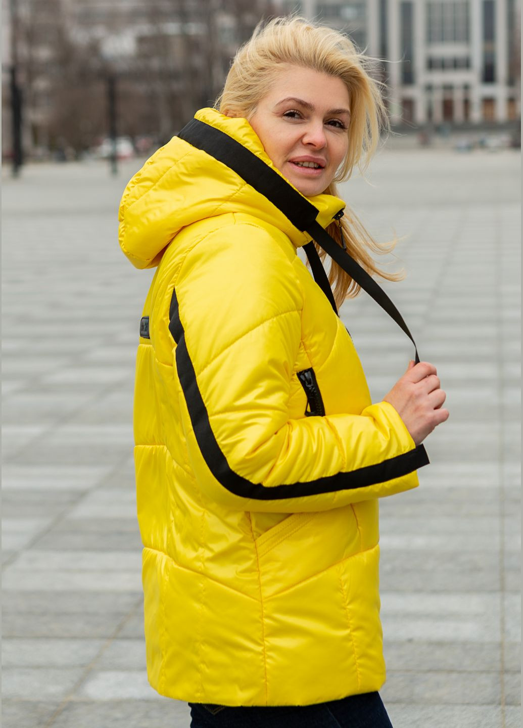 Жовта демісезонна куртка MioRichi