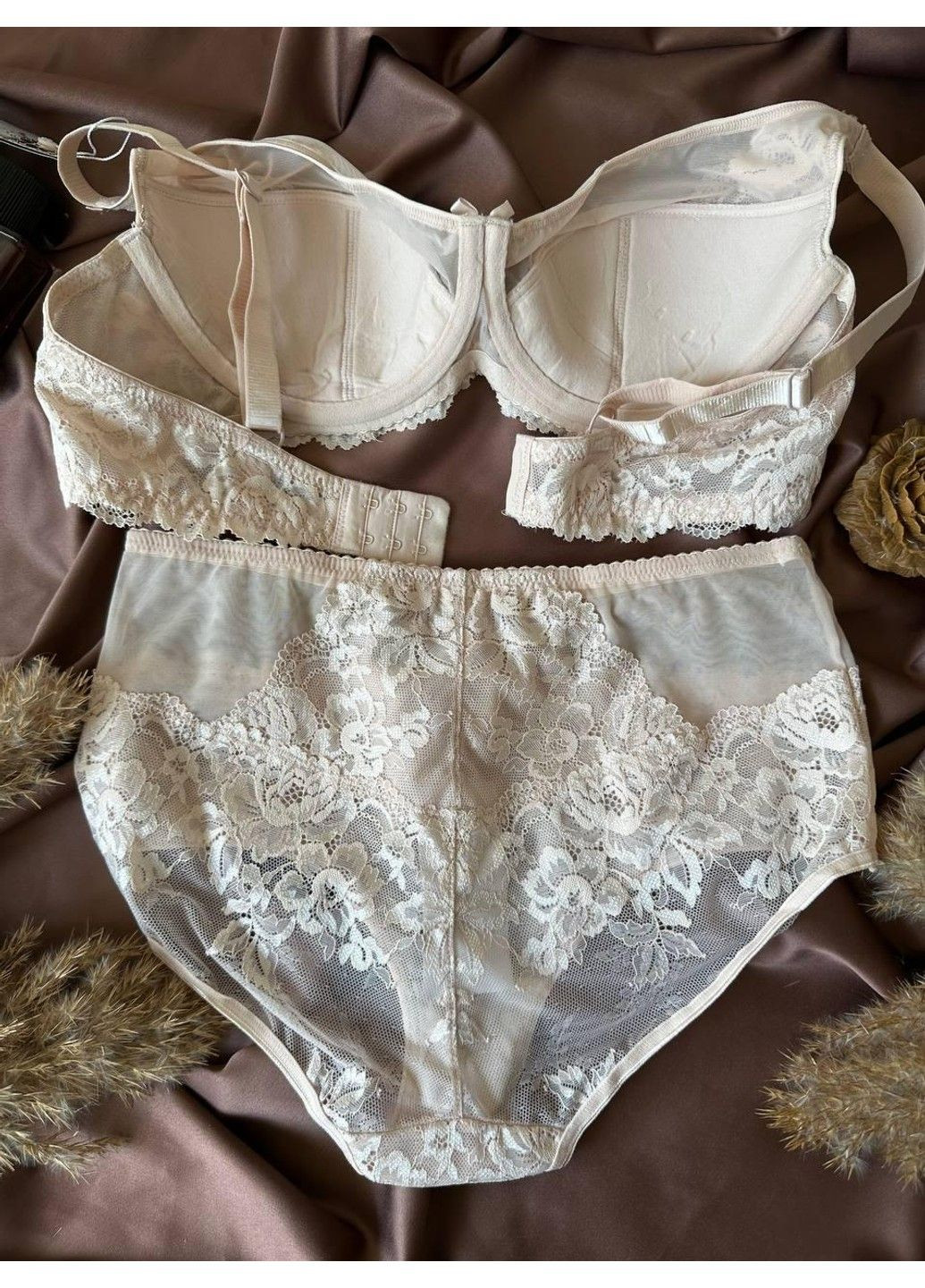 Бежевий комплект бюстгальтер + трусики макси 11153 бежевий Lanny Mode