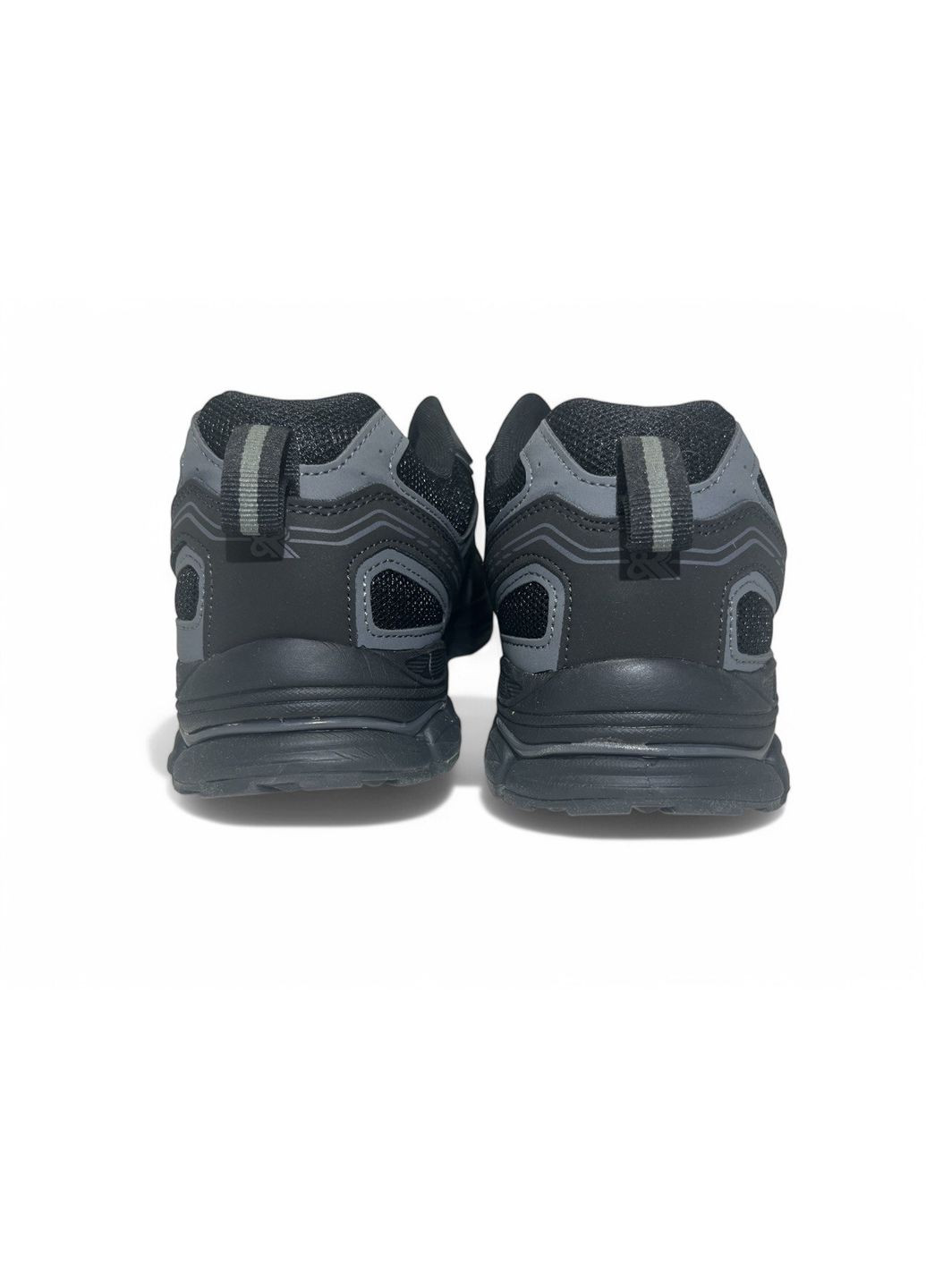 Чорні всесезон кросівки Royyna