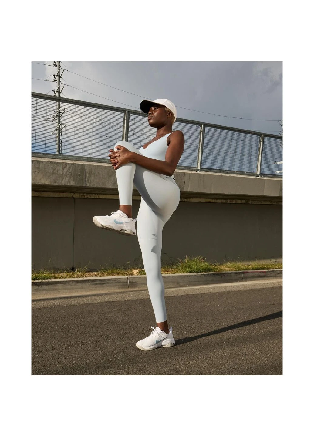 Кроссовки для тренировок женские бело-голубые DR5720-106 Nike ZOOM BELLA 6 белые (399957326)