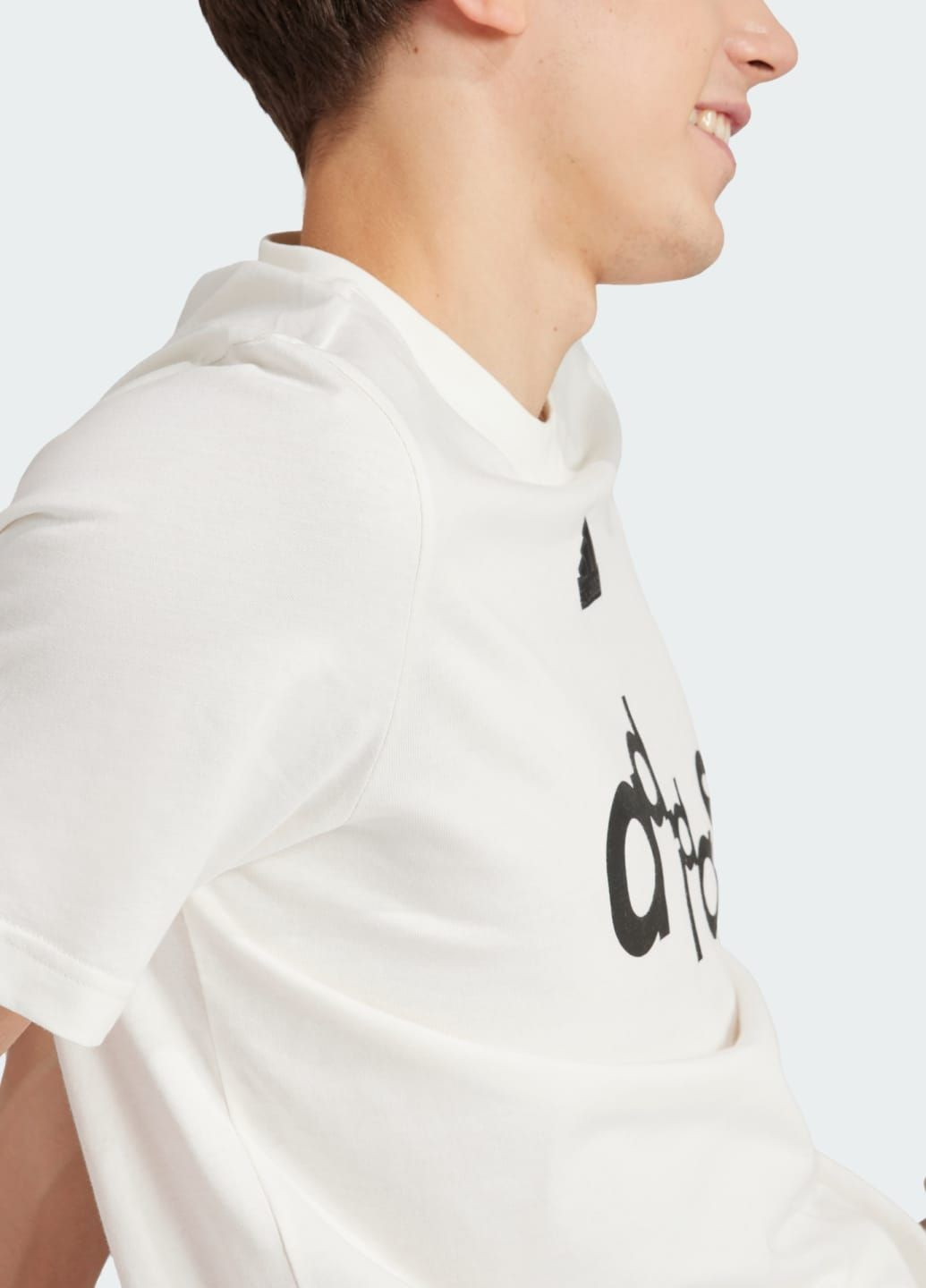 Белая футболка graphic print fleece adidas