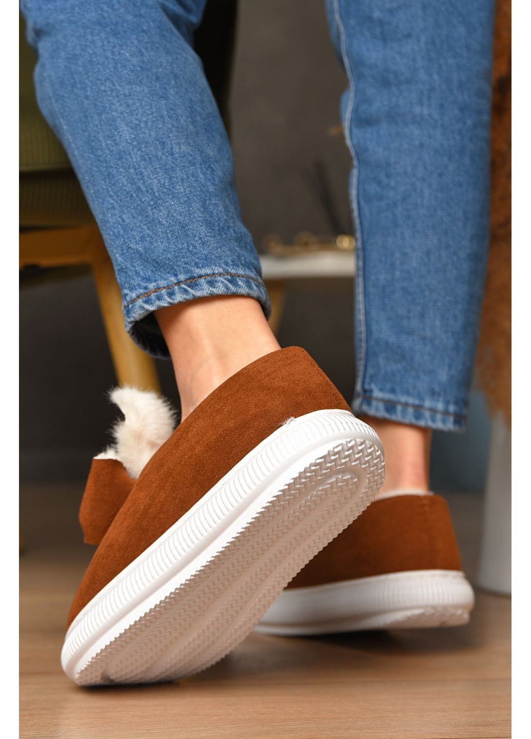 Коричневые домашние тапочки женские на меху коричневого цвета Let's Shop