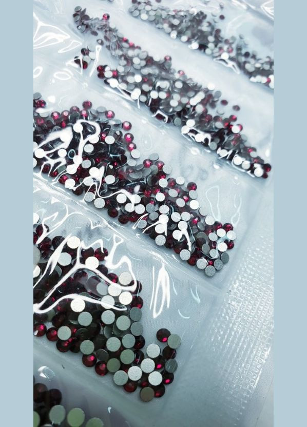 Стразы 1440 шт.цветные темно-красные от 3 до 10 размера - полосами No Brand (299484862)