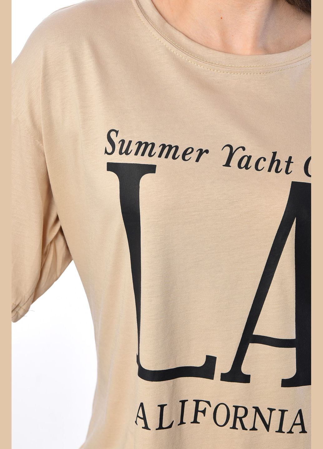Бежевая летняя футболка женская полубатальная бежевого цвета Let's Shop