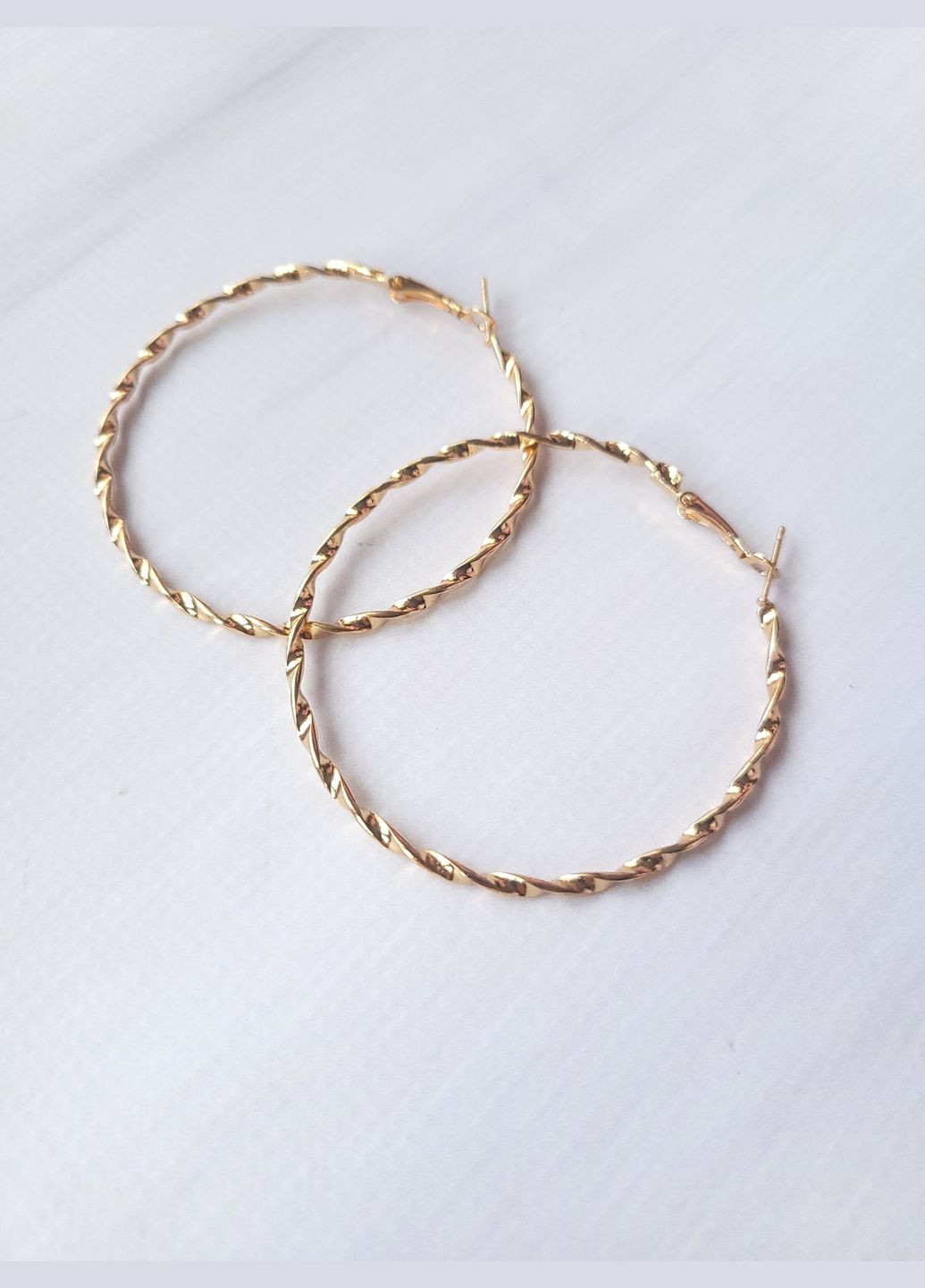 Серьги женские кольца перекрученные 6 см No Brand (280946703)