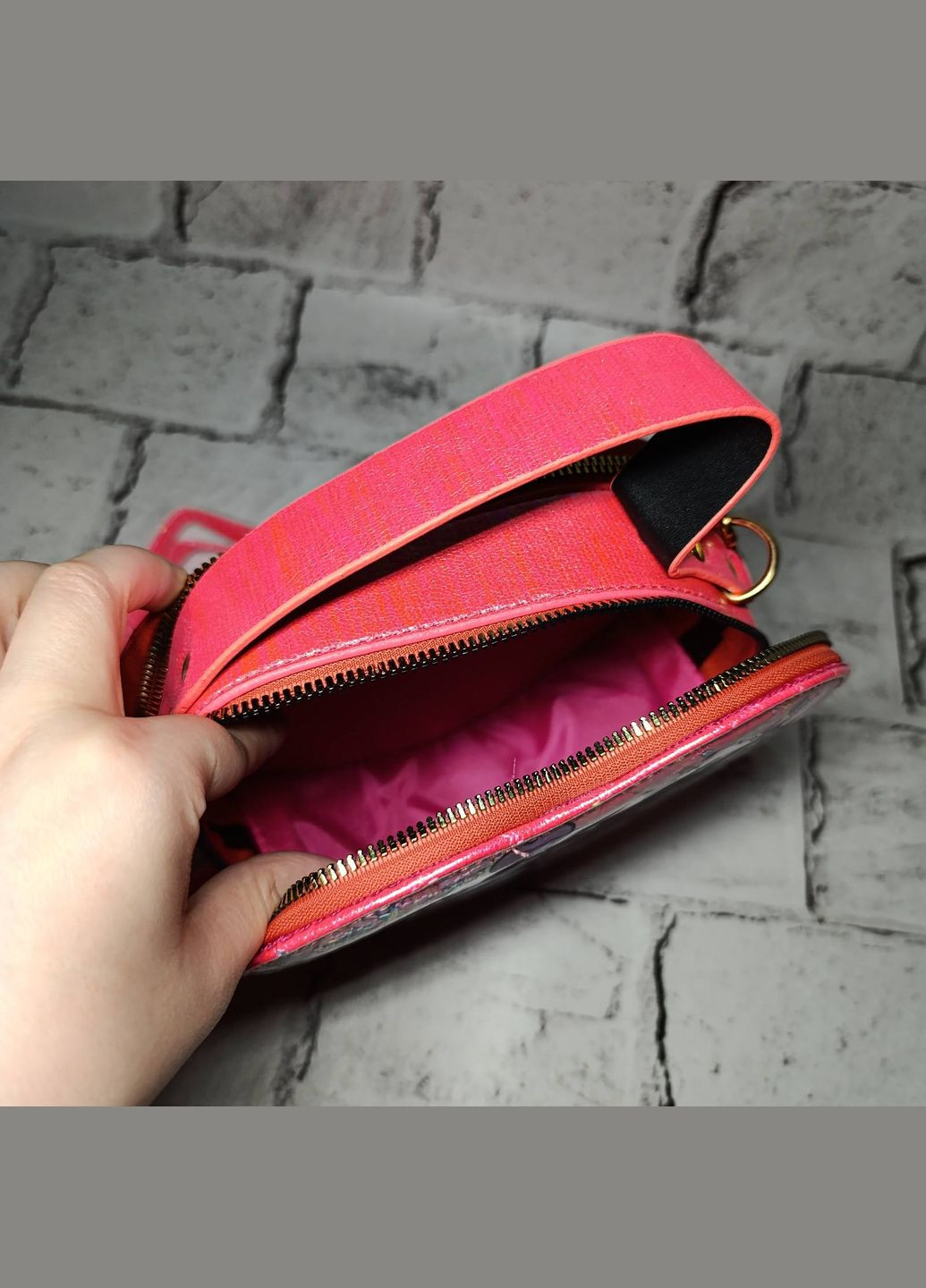 Сумочка дитяча для дівчинки перламутрова з ремінцем Єдиноріг Рожева 19,5х17,5х7 см No Brand (327367955)