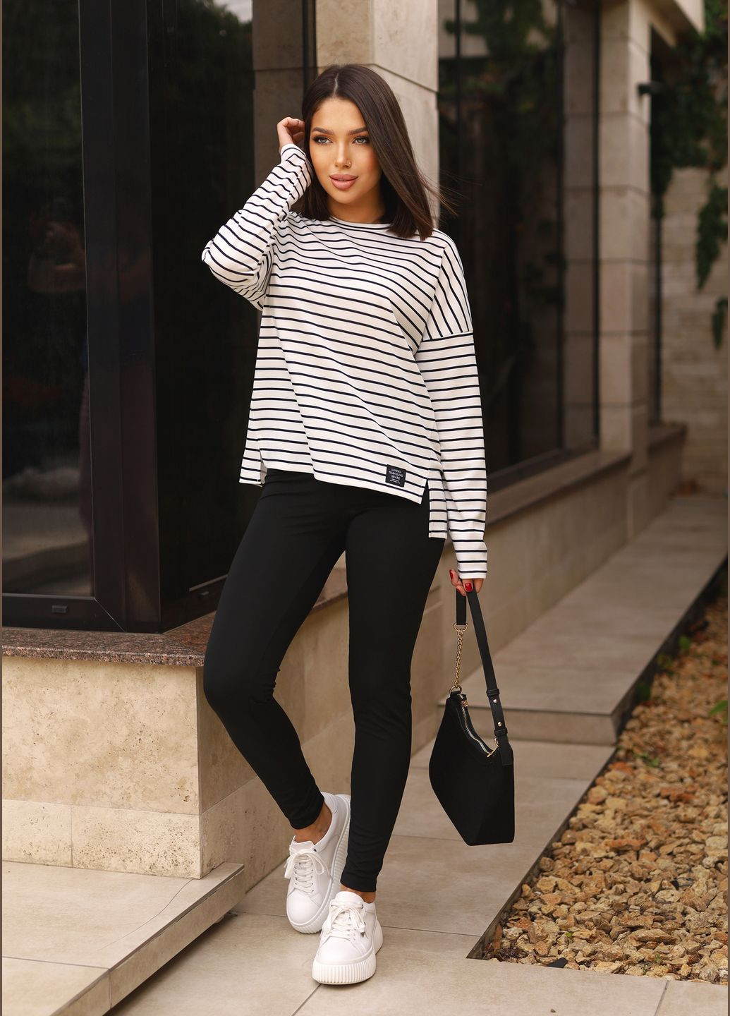 Трендовый комфортный лонгслив в полоску свободного кроя INNOE Лонгслів (302224025)