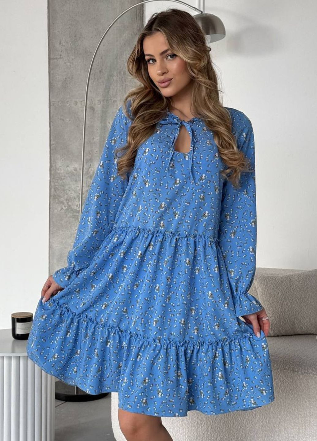 Блакитна кежуал вишукана легка літня міді сукня вільного крою з квітковим візерунком, рукавами ліхтарик та воланом Tik-Tak з квітковим принтом
