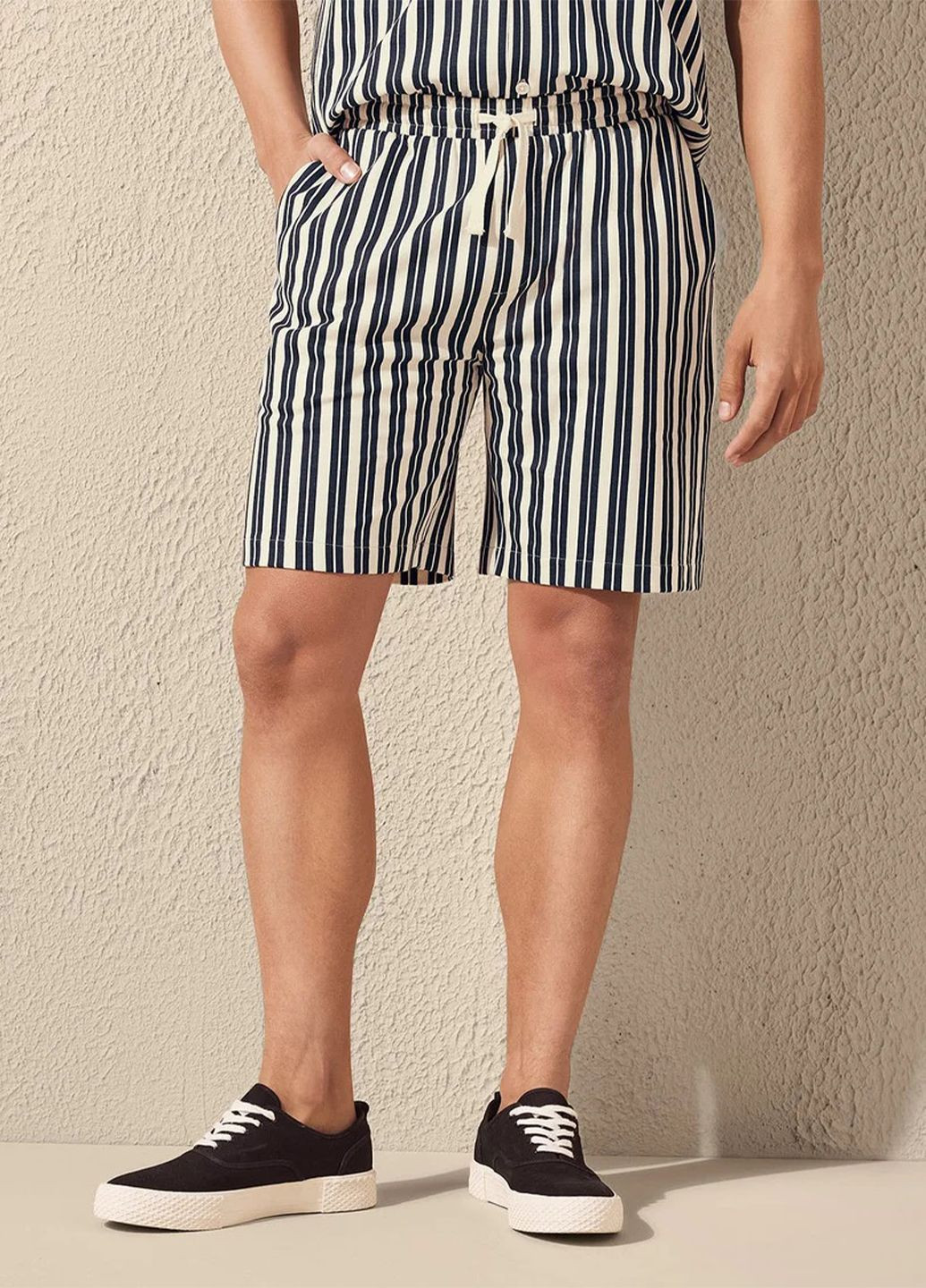 Мужские фактурные шорты бермуды в полоску Livergy (342713889)
