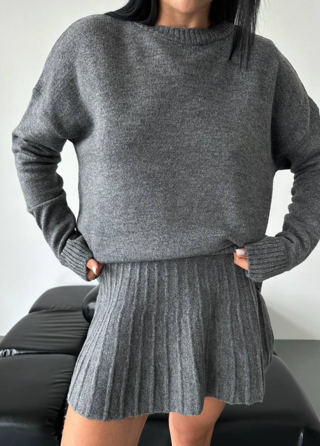 Базовий повсякденний в'язаний костюм двійка: оверсайз светр + міні спідниця плісе Allthings (349511018)