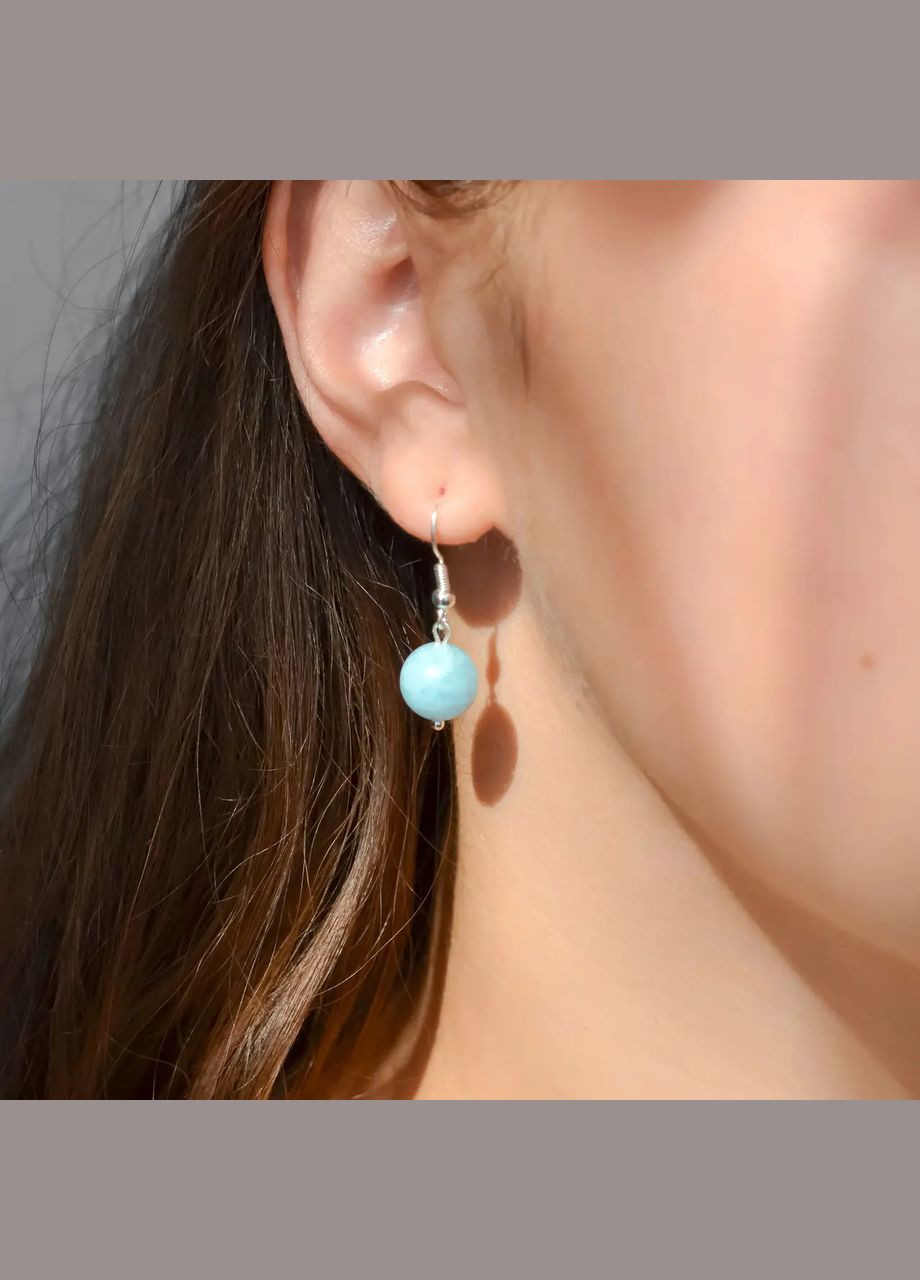 Серьги натуральный камень Аквамарин гладкий шарик, швенза цвет серебро фур-ра гип-ный сплав d-10мм L-30мм No Brand Підвіски (305593773)