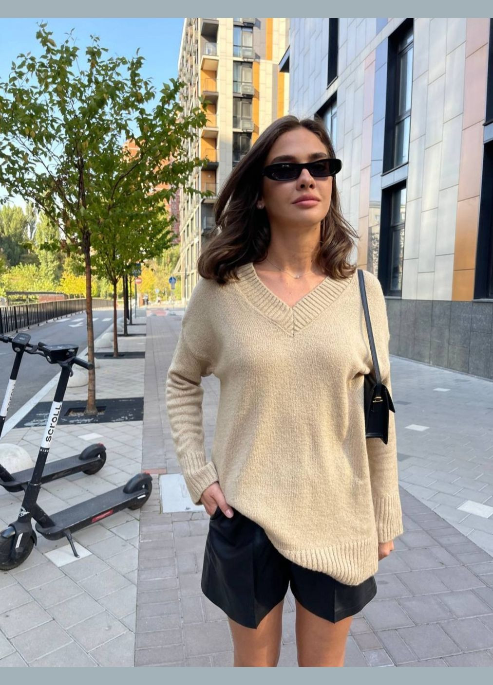 Бежевий теплий мохеровий светр з v вирізом подовжений бежевий You Best