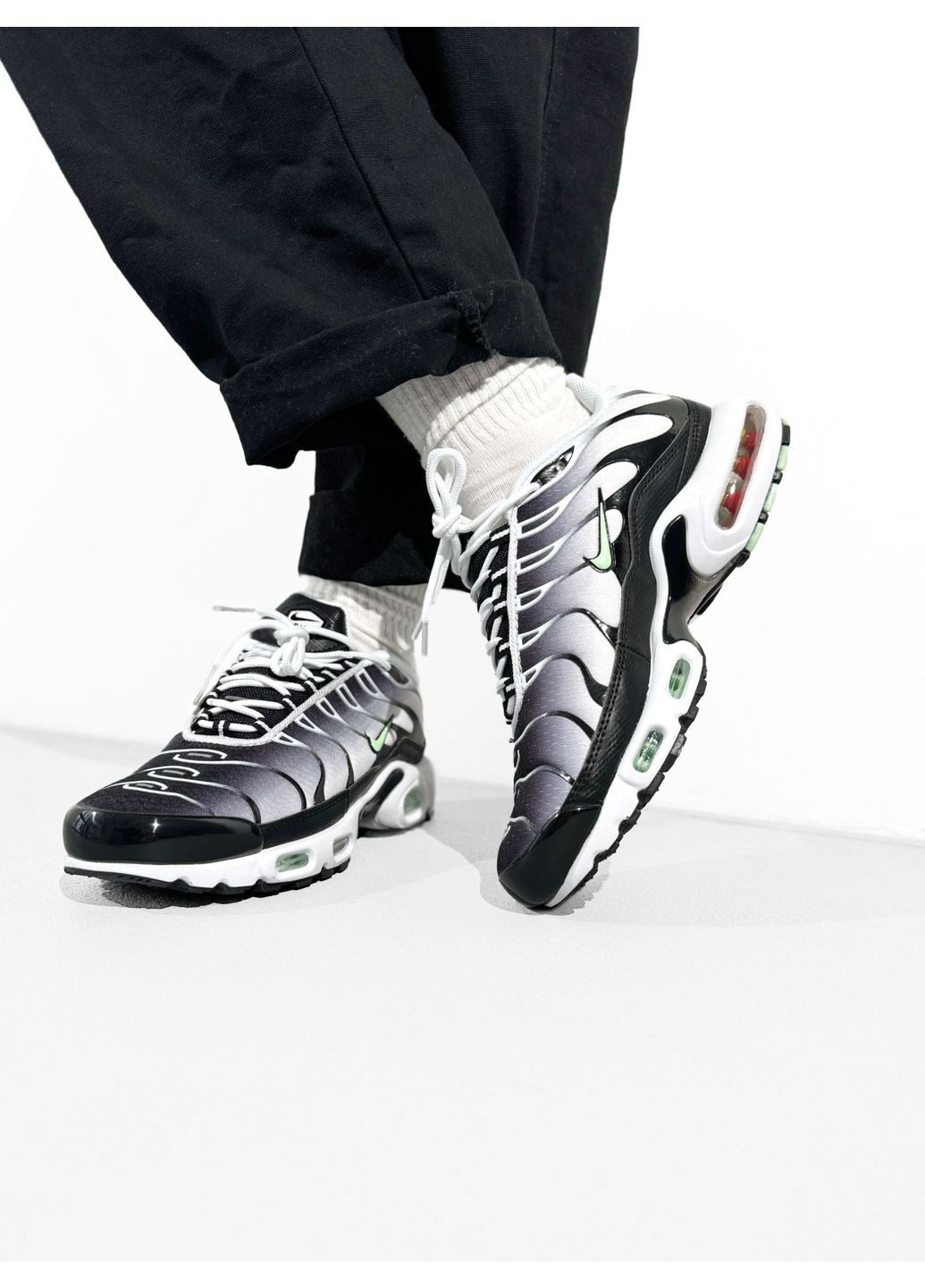 Чорні Осінні кросівки чоловічі nike air max tn plus white / black / mint найк аір макс тн плюс No Brand