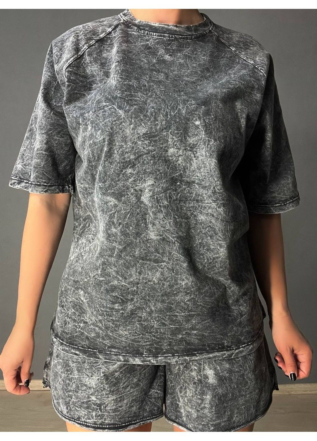 Костюм жіночий 240014 футболка з шортами тай-дай варений оверсайз чорний MMC (336897963)