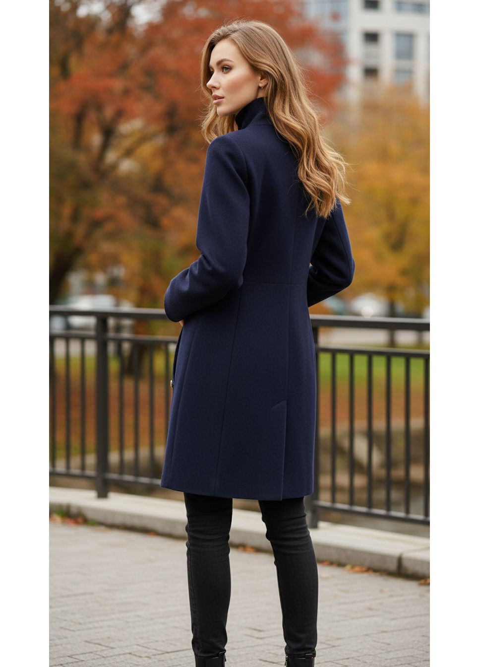 Темно-синє демісезонне Пальто Volange