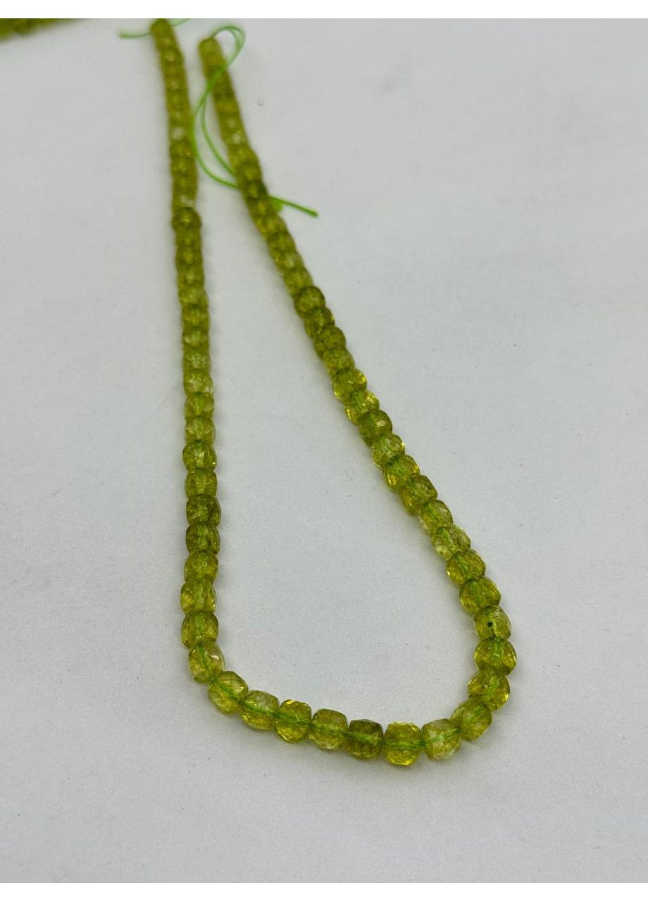 Олівін на нитці без застібки 5.5х5.5 мм 40 см Салатовий No Brand (363829959)