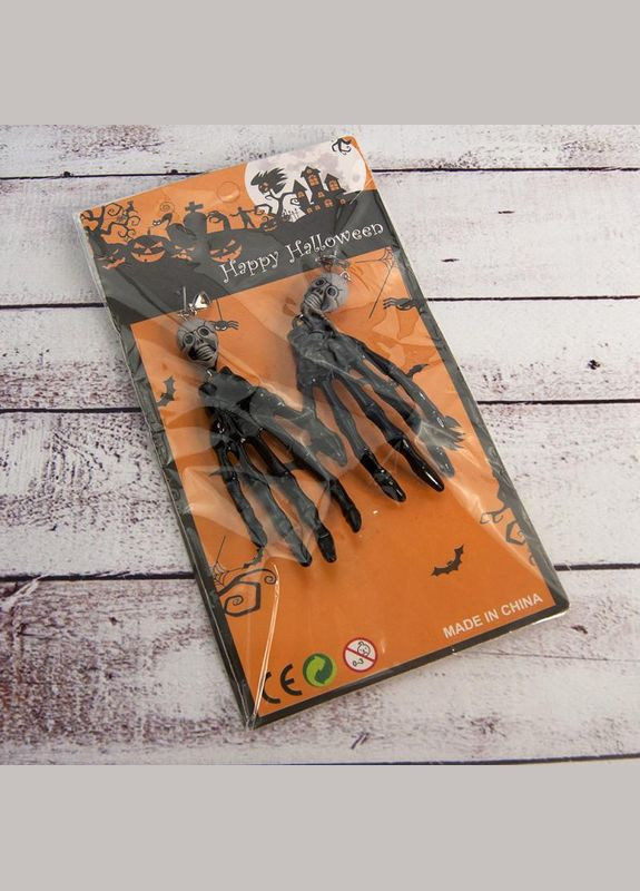 Сережки-кліпси руки скелета чорні хеллоуїн No Brand (342384674)