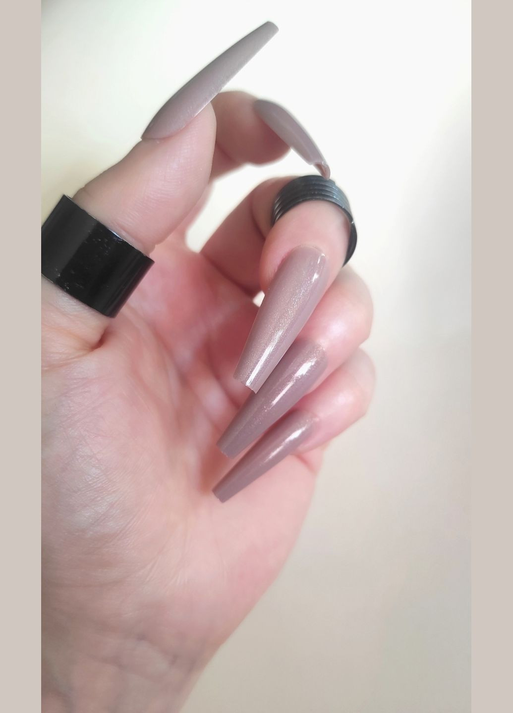 Накладные ногти в комплекте с клеем Cosmetics 24 Glue-On Nail Tips "Suits You" Нюдовый 24 шт. Royal (292128877)