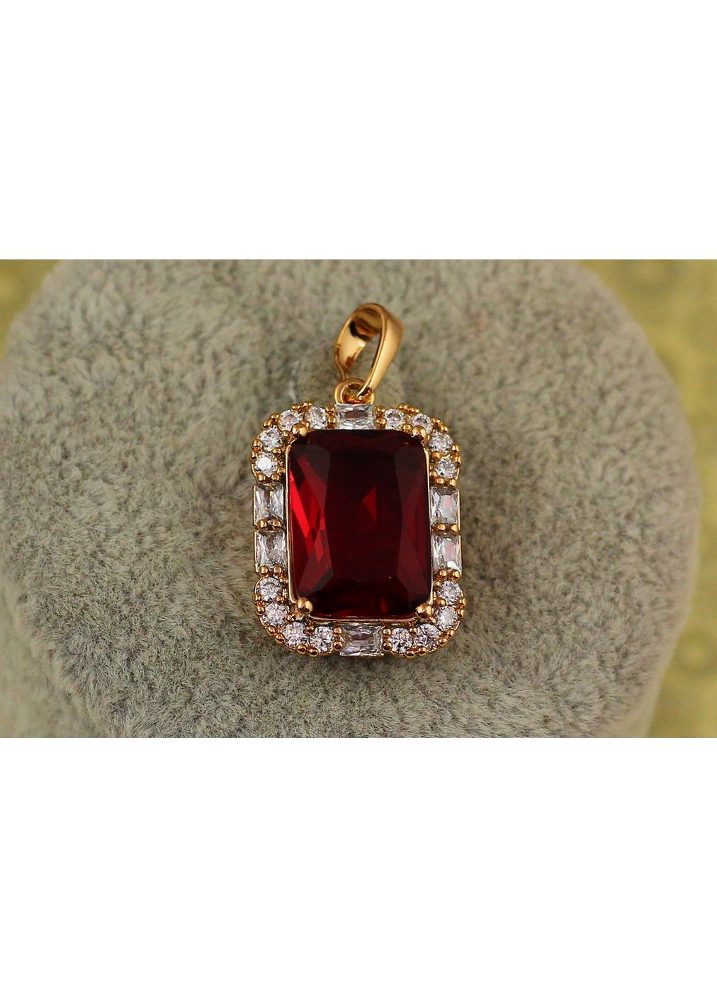 Кулон прямокутник з червоним каменем в обідку із крупних фіанітов 2 см золотистий love-shopping Xuping Jewelry (354657697)