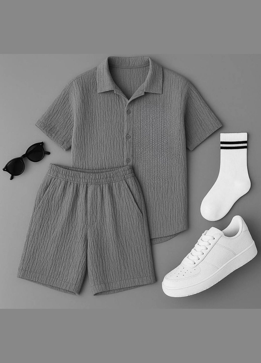 Сірий літній чоловічий костюм з шортами, з сорочкою Гермес