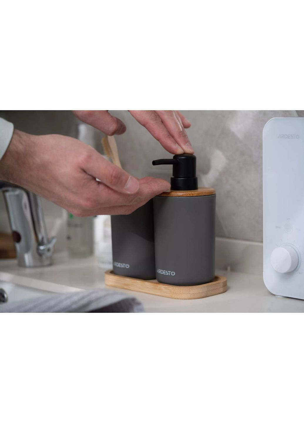 Набор аксессуаров для ванной комнаты Minimalism ARHB3110GB 3 предмета Ardesto (364760576)