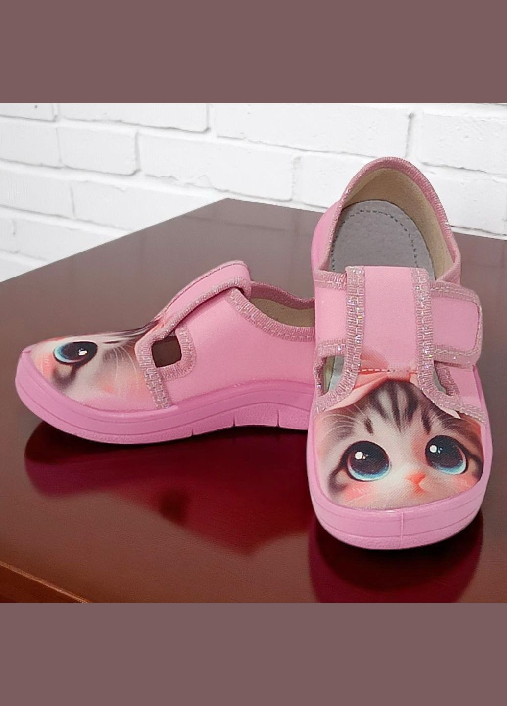 Розовые ортопедические закрытые тапочки для девочки в садик сменка на липучке валди Waldi