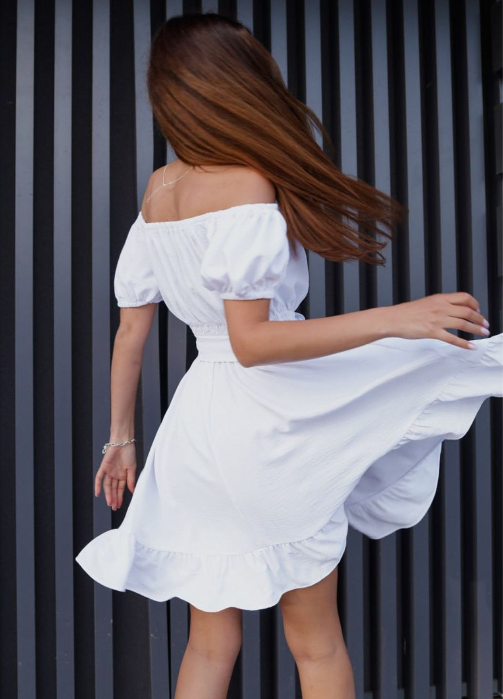 Белое повседневный женское платье с резинкой на талии и рукавами-фонариками а-силуэт Allthings однотонное