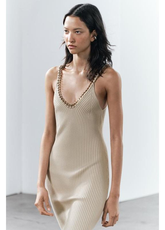 Бежевое трикотажное платье Zara