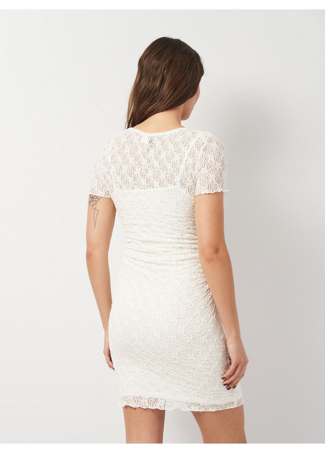 Белое коктейльное платье H&M однотонное