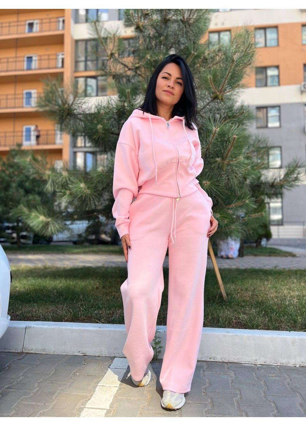 Костюм жіночий Joy One 80073 укорочене худі на блискавці з капюшоном та брюки рівні від стегна No Brand (302899873)