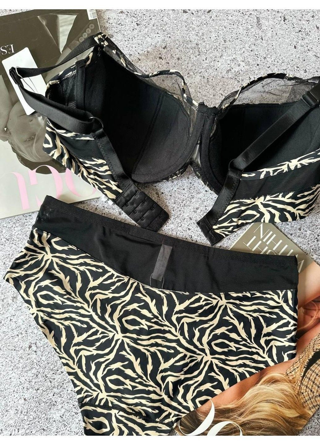 Чорний комплект жіночої білизни бюст з м'якими чашками трусики сліпи чорний Lanny Mode