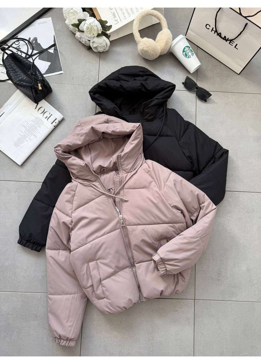 Черная зимняя куртка зимняя плащевка, наполнение холофайбер, с капюшоном и карманами. Україна