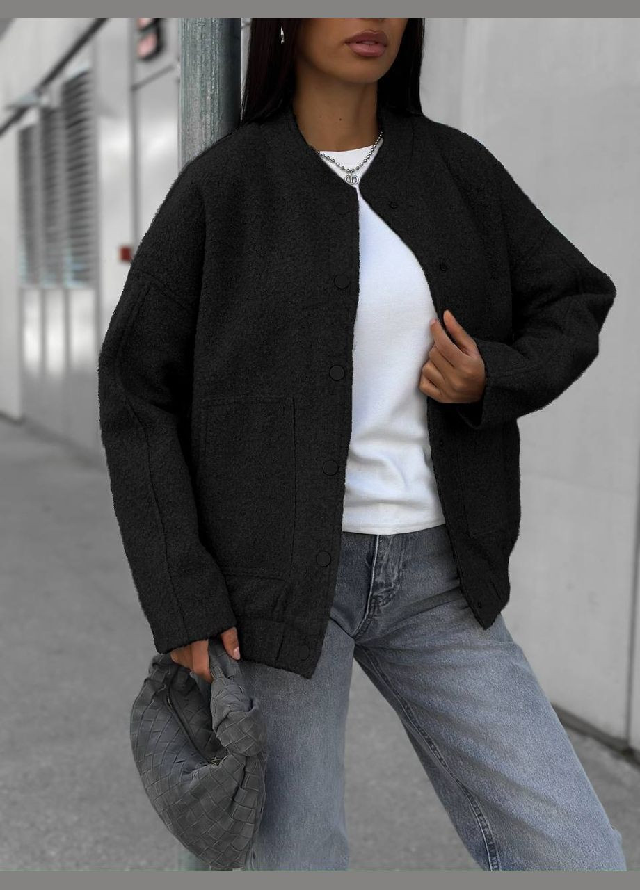 Красивий чорний бомбер на кнопках з кишенями без підкладки, однотонний бомбер із вовни букле (баранчик) (302879086)