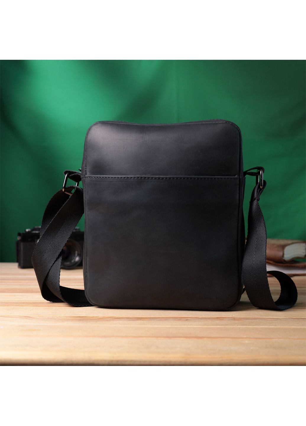 Чоловіча сумка через плече з натуральної матової шкіри 20х22,5х6 см Shvigel (315874920)