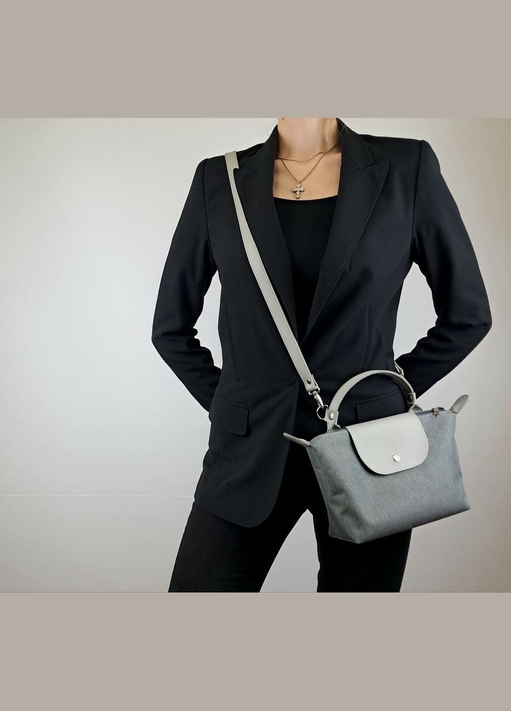 Сумка жіноча сіра середня крос-боді легка на кожен день No Brand (322069211)