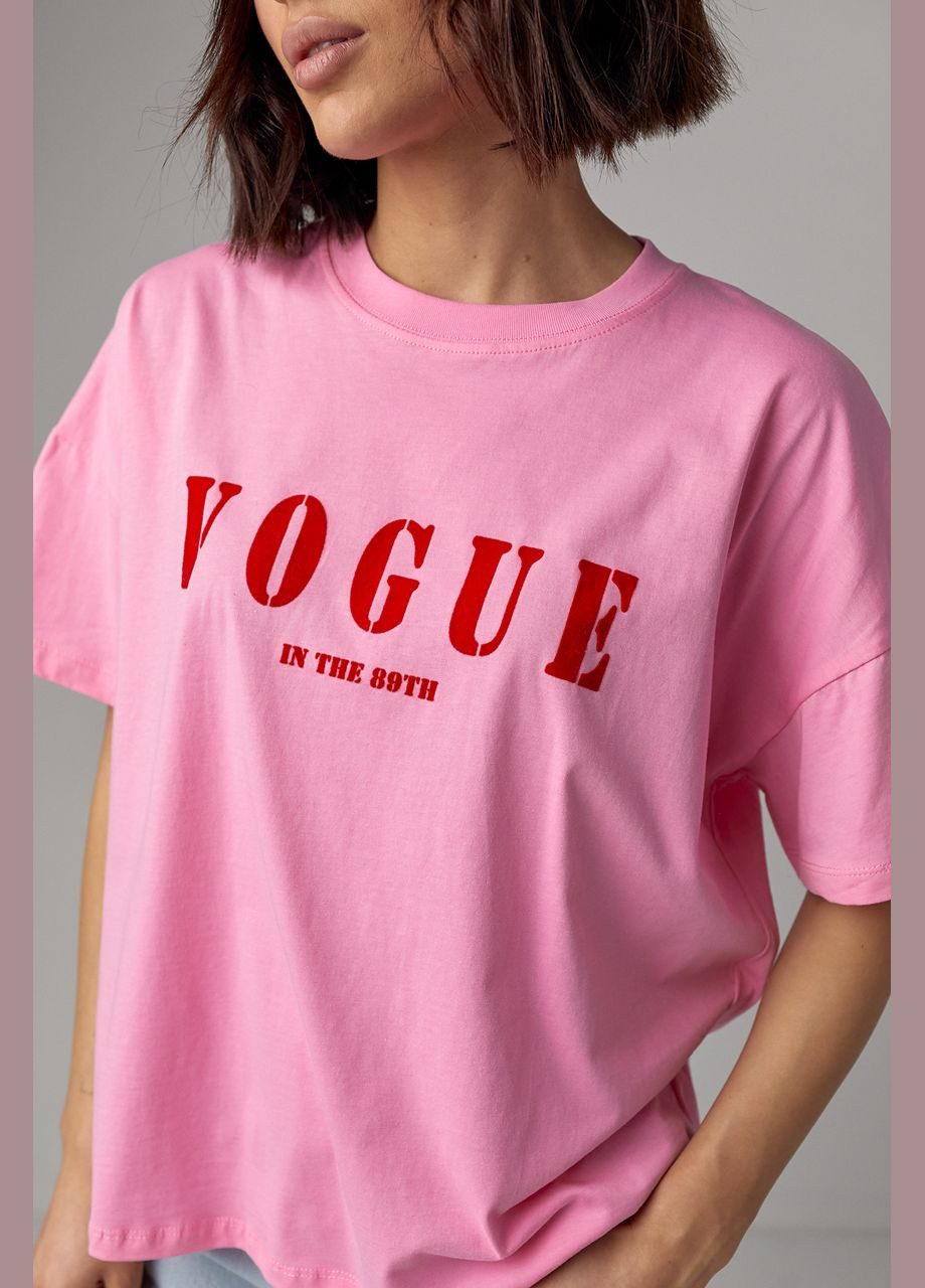 Рожева літня жіноча футболка oversize з написом vogue Lurex
