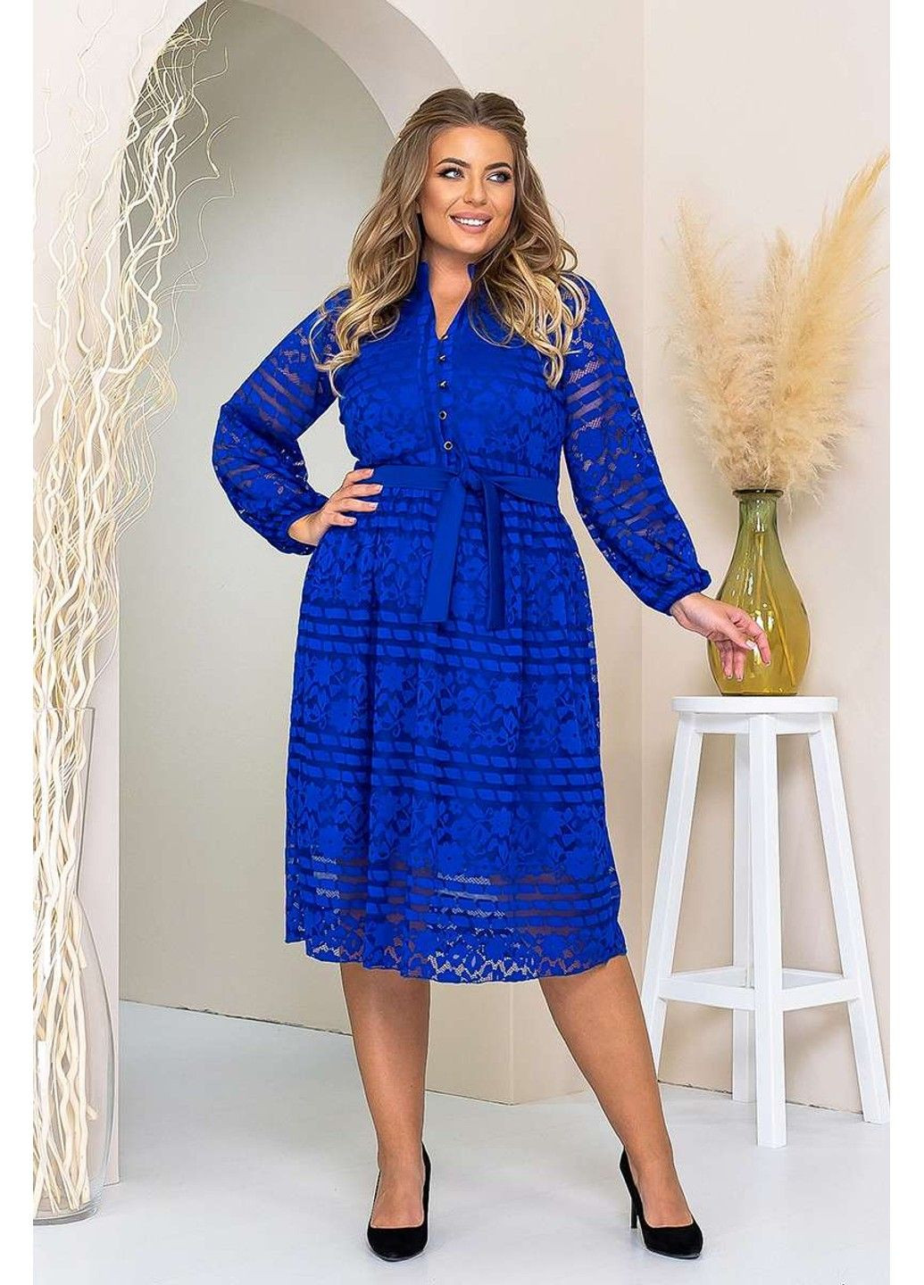 Синее коктейльное платье ажурный гипюр 21124 электрик Tanita-Romario