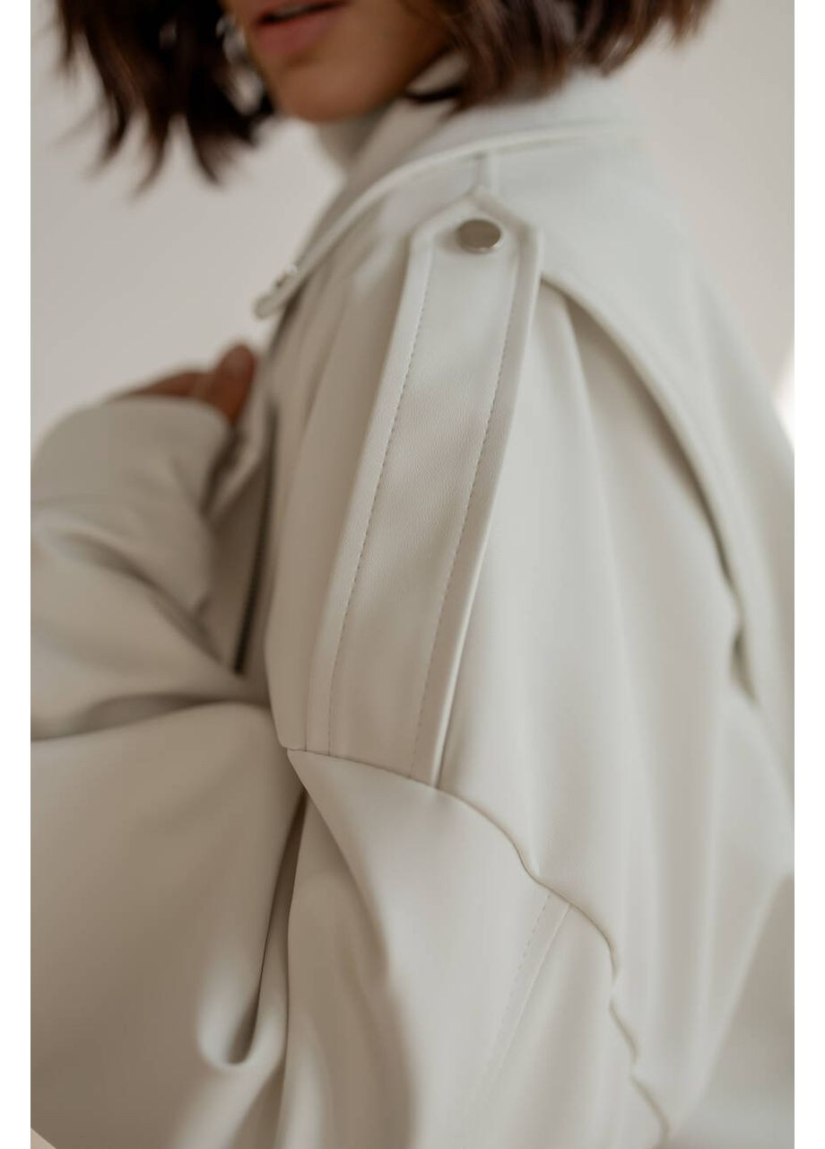 Белая демисезонная женская куртка pilot new из экокожи оверсайз с ремнем (mil535) milirud