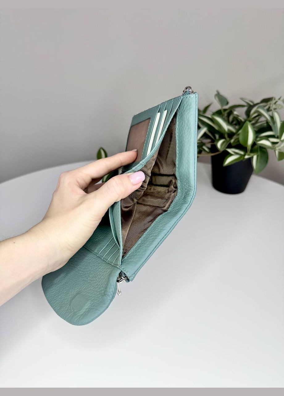 Шкіряний м'який гаманець на магнітах середнього розміру Classic (316218758)