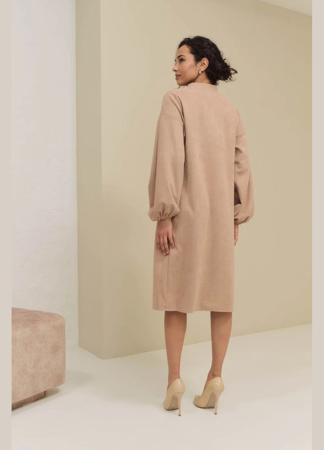 Бежевое деловое, повседневный, кэжуал платье Seventeen