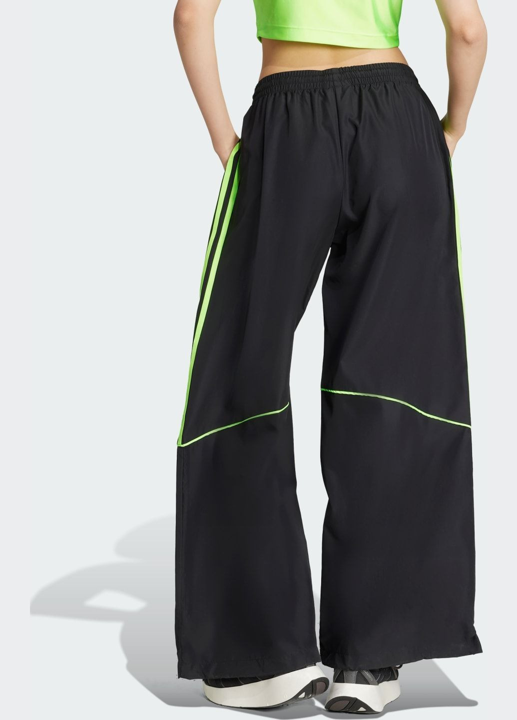 Спортивные брюки Teamgeist Adicolor Oversized Woven adidas (362575894)