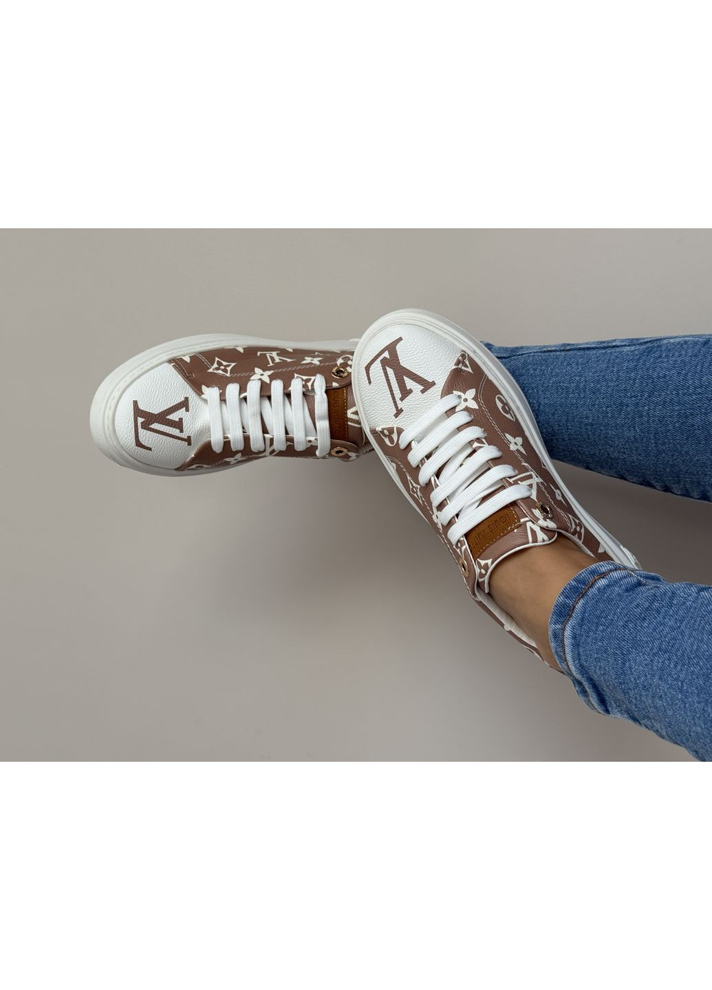 Кросівки жіночі Louis Vuitton Trainer Time Out Monogram Blanc beige | Луї Віттон бежеві No Brand коричневі демісезони (366576524)