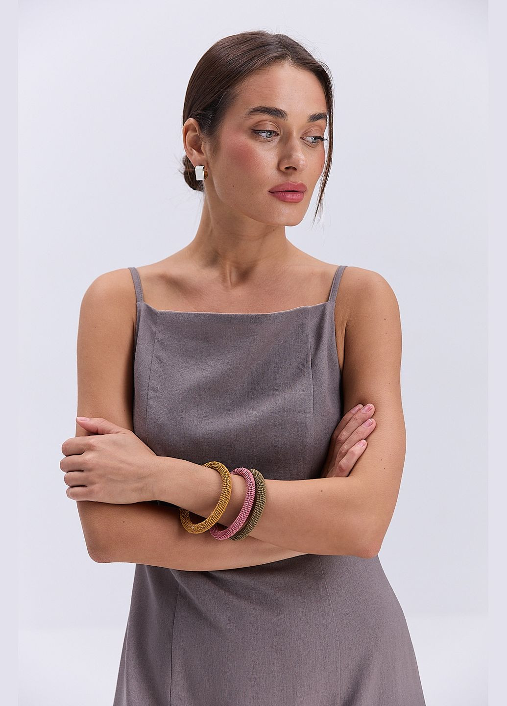 Кофейное летнее короткое платье без рукавов шоколадное Arjen