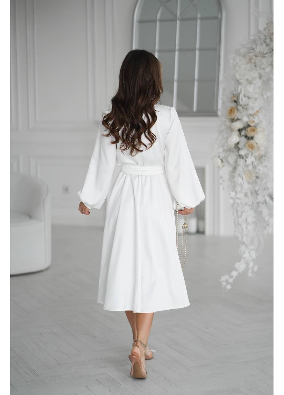 Молочна жіноча атласна міді сукня на запах на запах No Brand