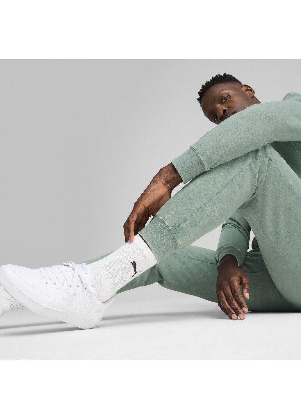 Зеленые спортивные демисезонные брюки Puma