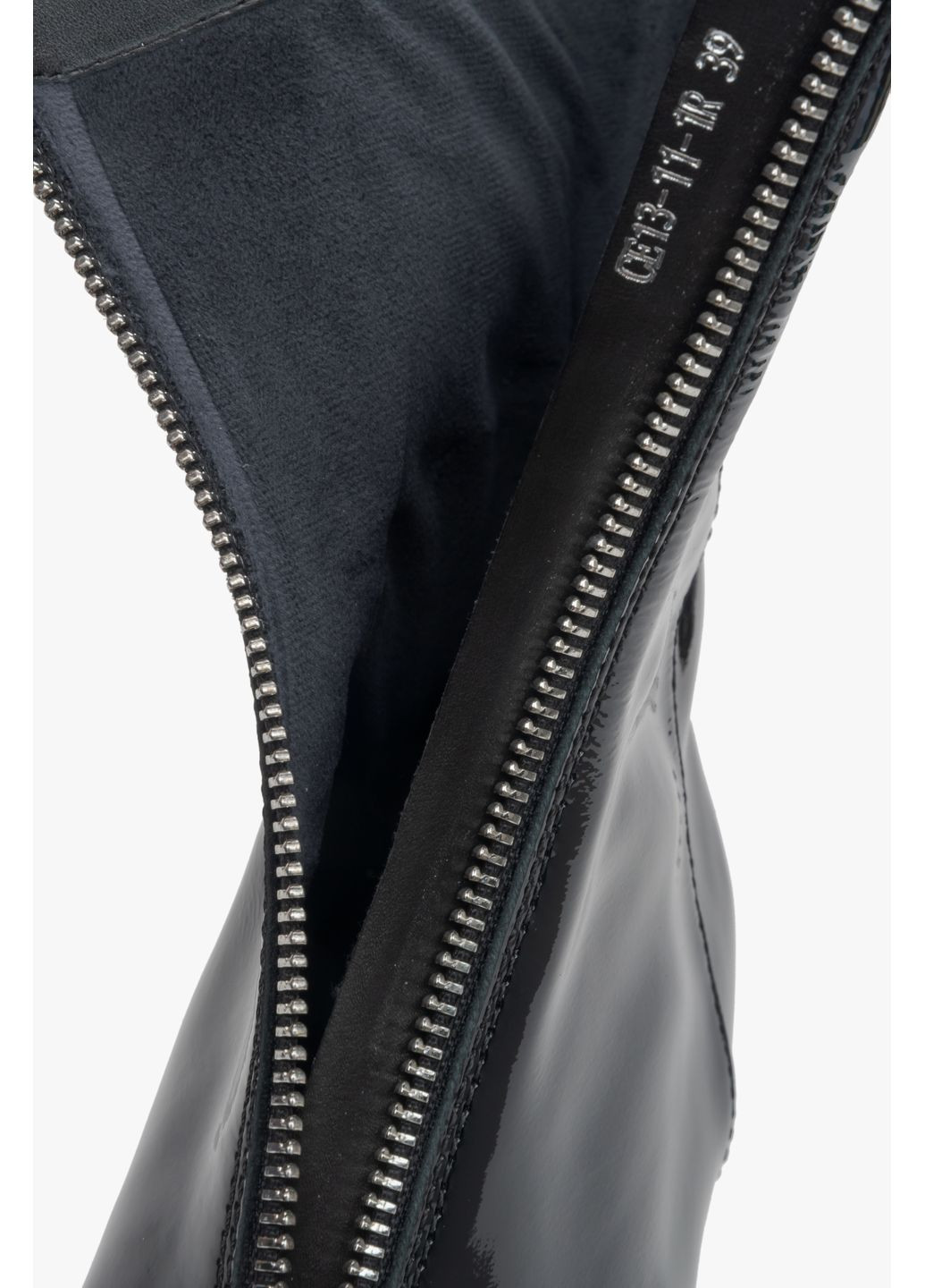 Осенние ботинки, цвет черный Estro