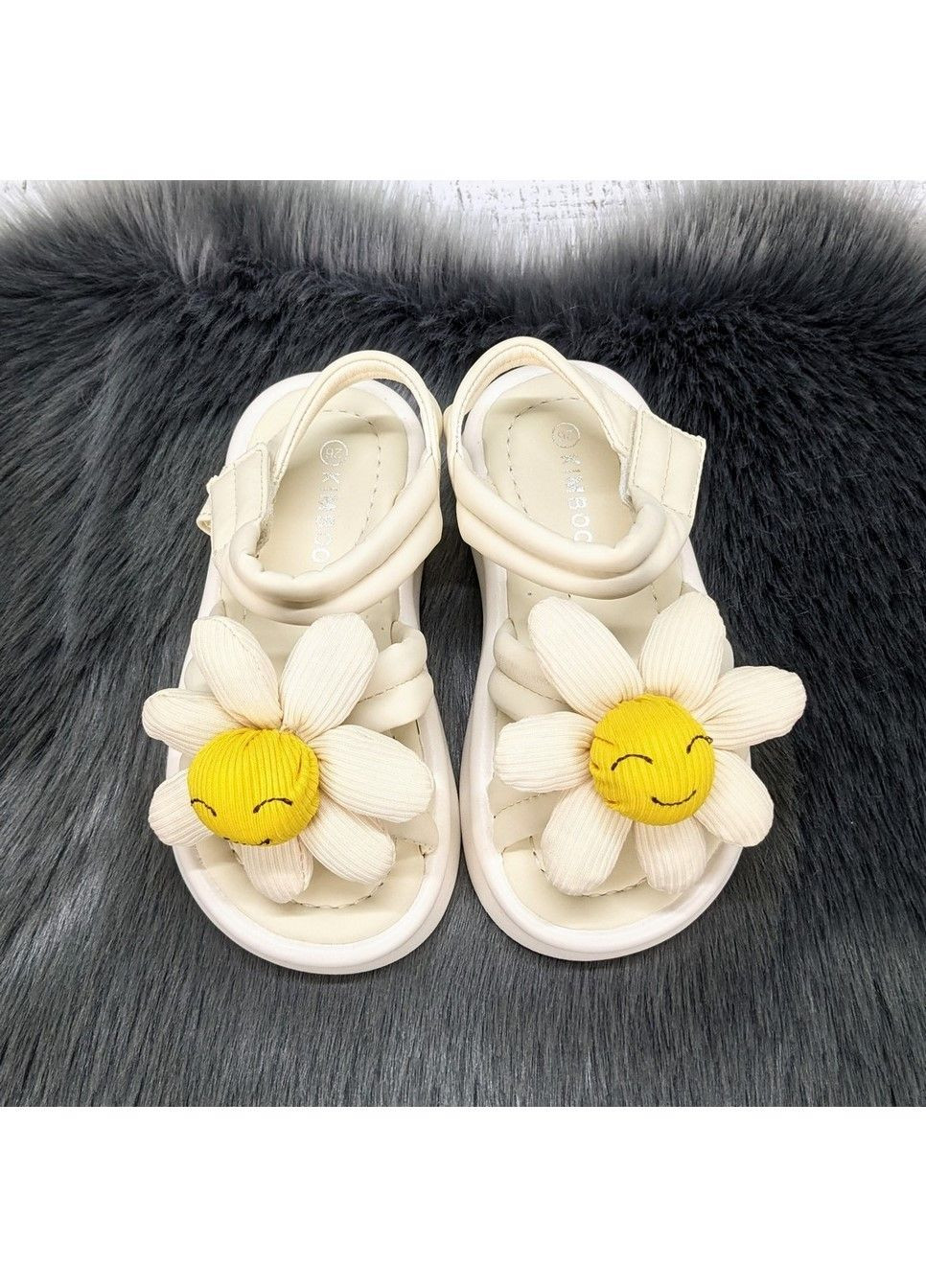 Босоніжки дитячі для дівчинки з об'ємною ромашкою Kimboo (335206333)