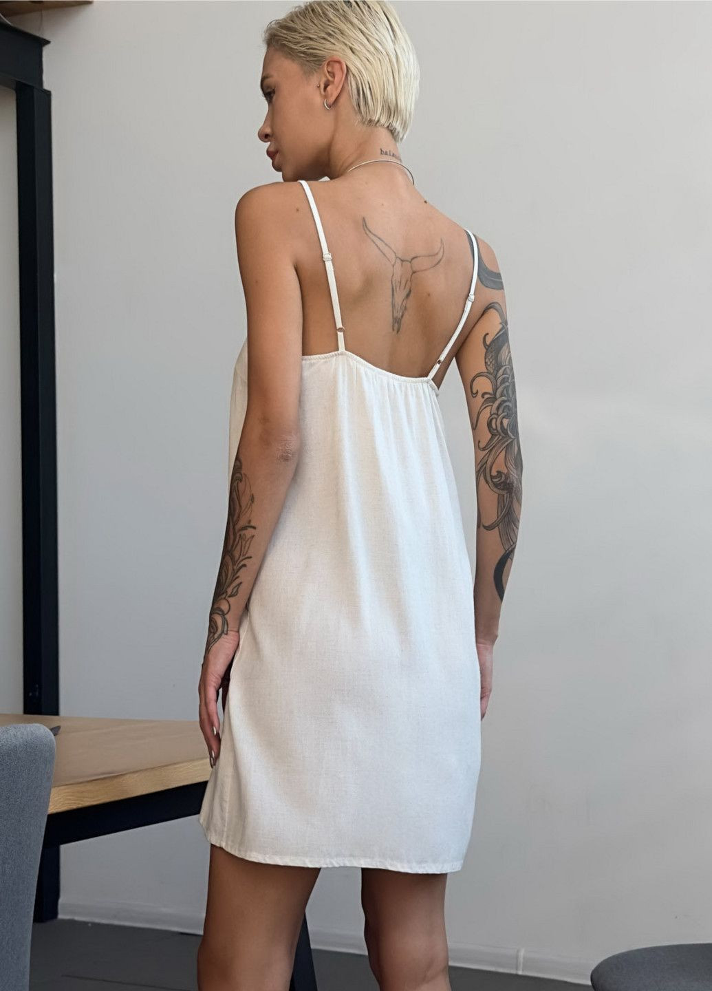 Белая домашний рубашка однотонная Roksana без рукава