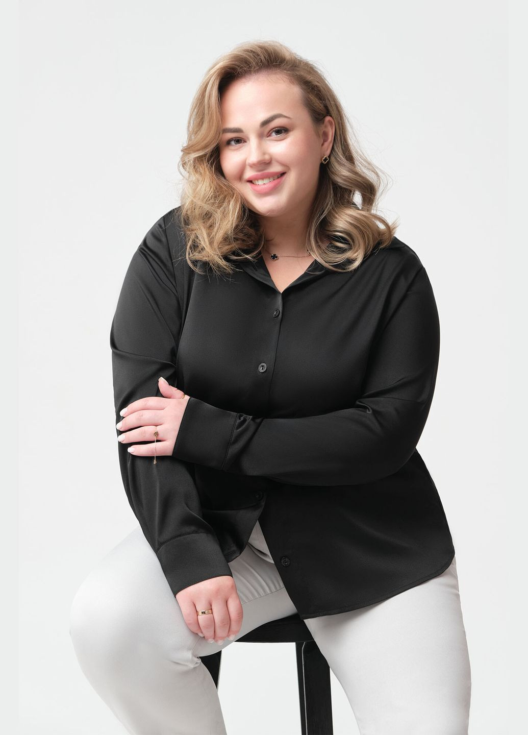 Черная рубашка однотонная Garne